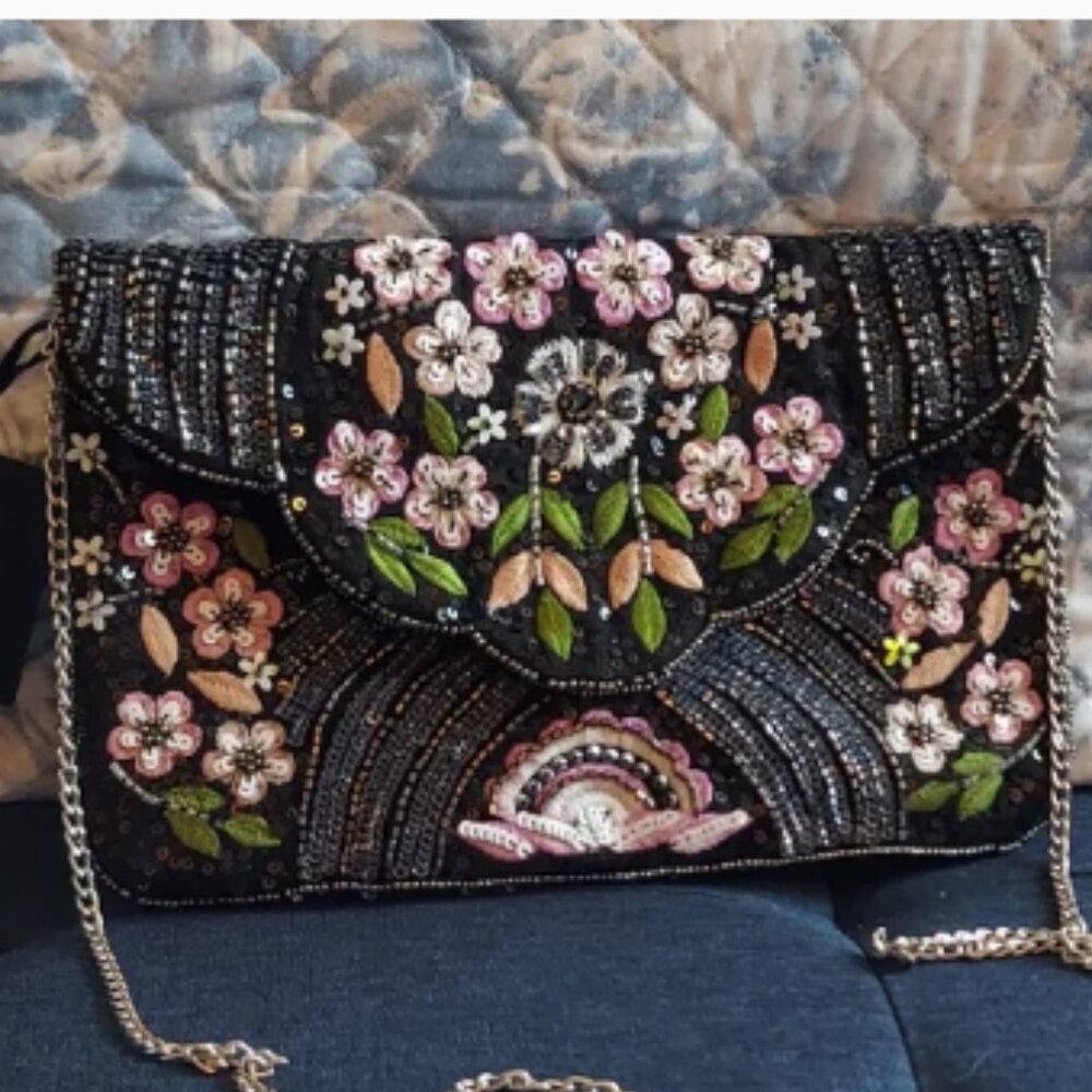 CLEMENTS RIBEIRO BEADED BLACK Flower Sequence Crossbody - Picture 2 of 8